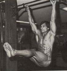 arnold-leg-lifts